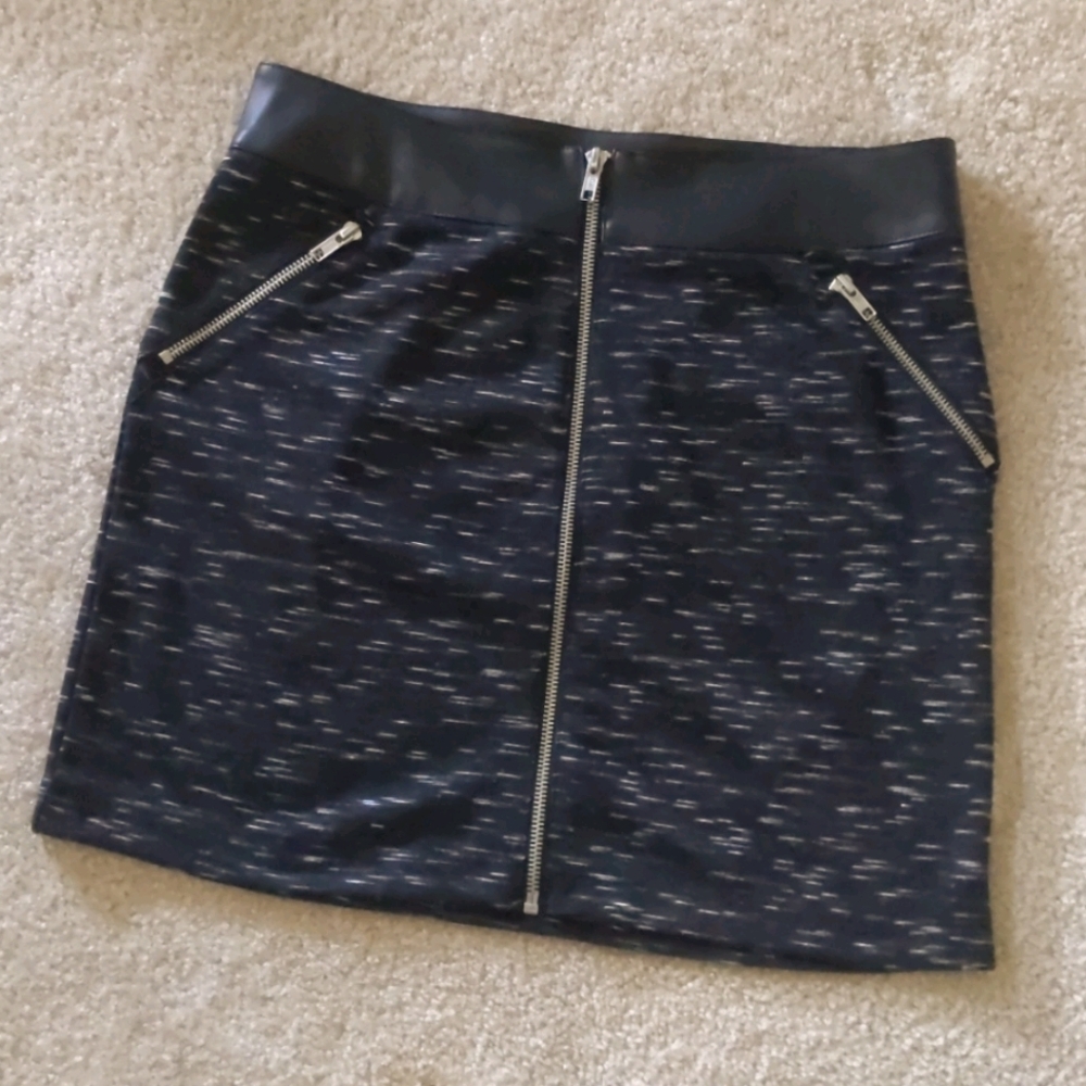 Mini Skirt w Leather & Zipper Details